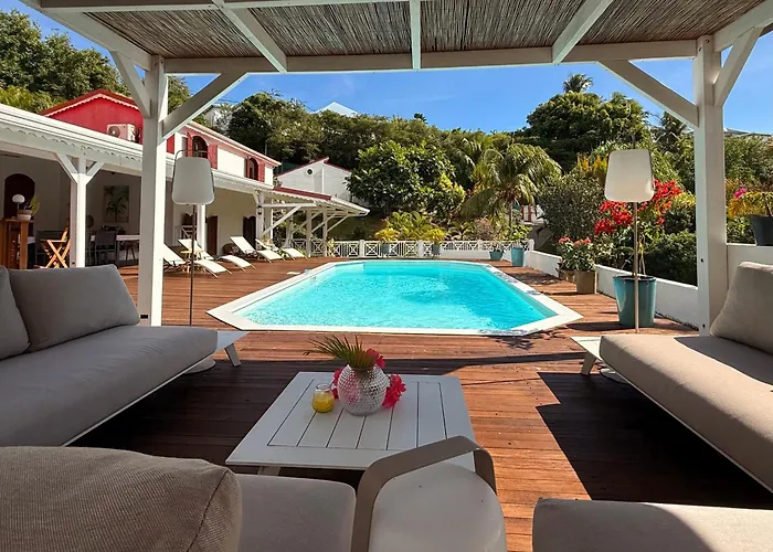 Spacieuse VILLA COROSSOL avec piscine et jeux extérieurs